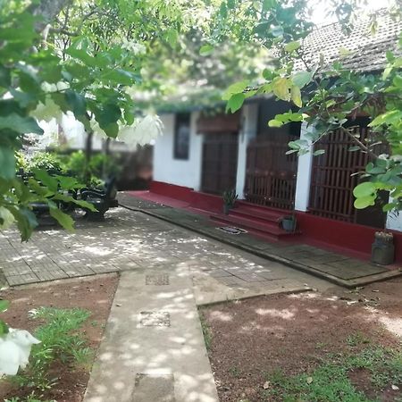 Ami Place Rooms With Kitchen Hikkaduwa Dış mekan fotoğraf